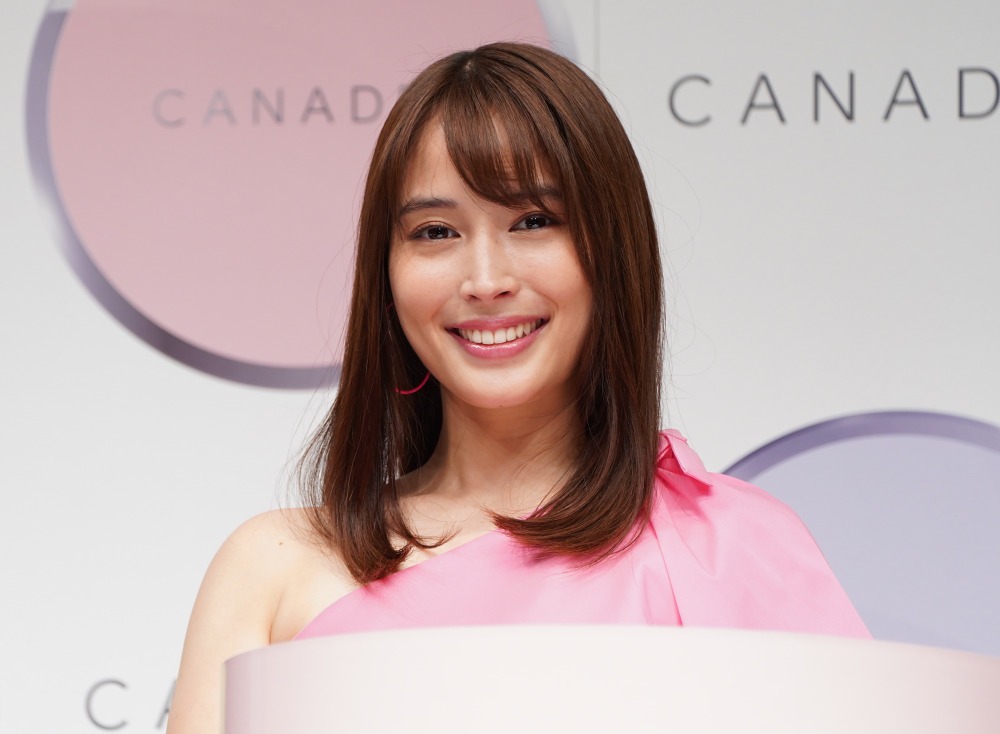 広瀬アリス 美脚まぶしいミニドレス姿を披露 とても緊張しております Rbb Today