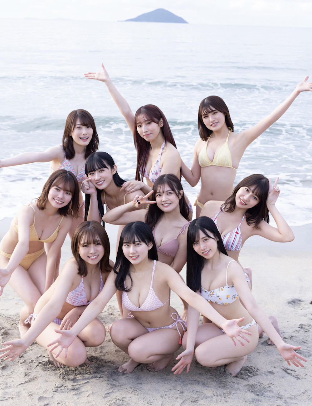 Hkt48メンバー10人が水着で集結 B L T 増刊グラビアsp発売 Rbb Today