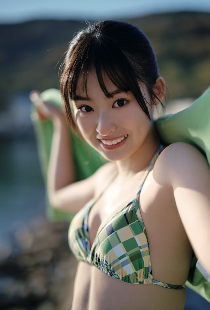 井本彩花の 今 を凝縮 水着姿や入浴シーンなど見どころ満載の1st写真集 Rbb Today