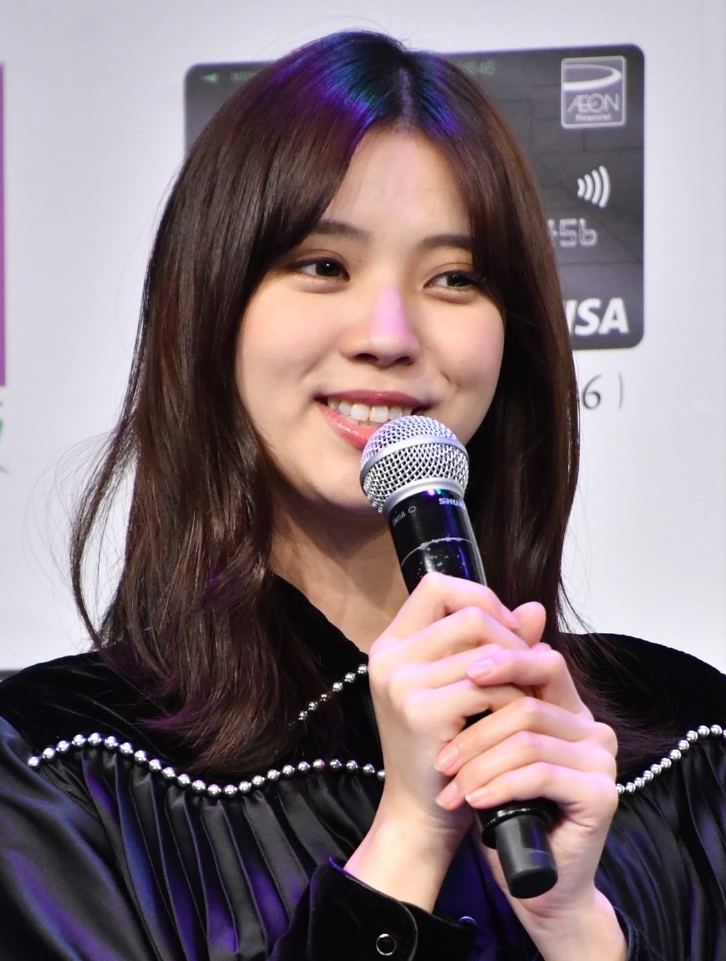 櫻坂46 小林由依 誕生日に写真集オフショ祭り キュートなショットの数々に反響 Rbb Today