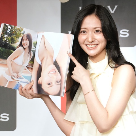 乃木坂46・金川紗耶、1st写真集は「彼女感のある1冊」！白ビキニ＆舌ペロカットがお気に入り 画像