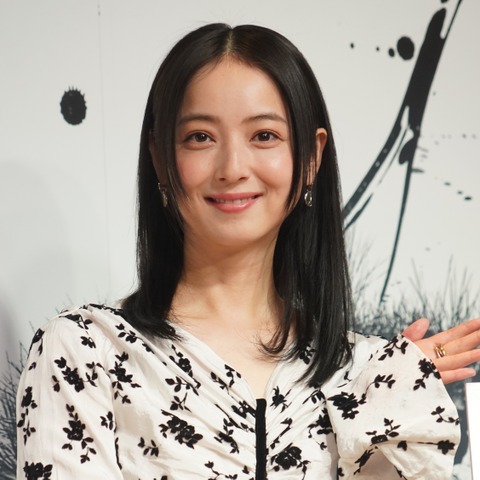 佐々木希が初フォトエッセイをリリース！芸能生活20周年は「本当に奇跡」 画像