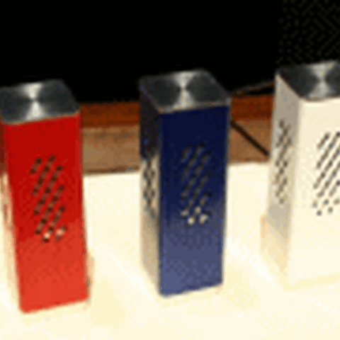 【CEATEC 2006 Vol.5】携帯電話用の燃料電池は1年以内に製品化? 画像