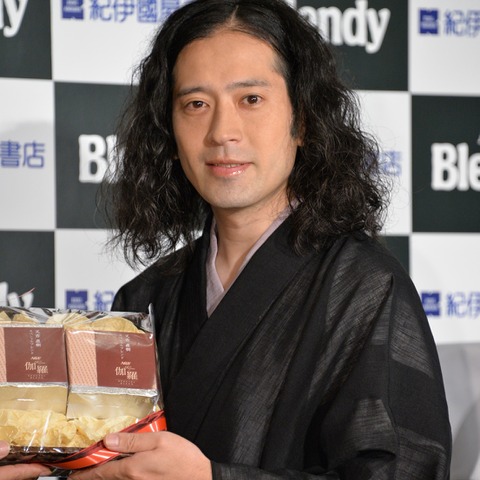 ピース又吉、綾部が「最近イキイキしてます」 画像