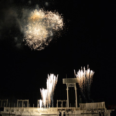 神宮外苑花火大会、夜空を彩る光と音の演出に大歓声！ 画像
