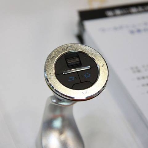 車のハンドルにつけるスマホ連動型リモコン「くるくるピ」! 画像