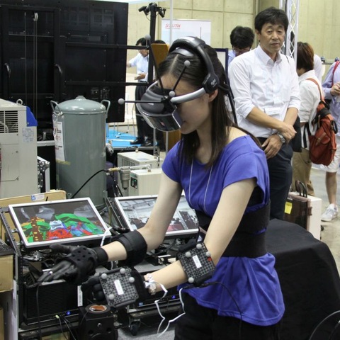 生産現場にもVR？ 自動車のエンジンを組み立てる“バーチャル工場” 画像