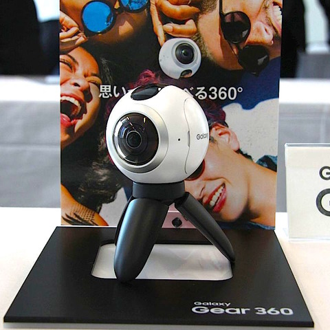 写真撮影のスタイルが変わる？  360度全天球カメラ「Galaxy Gear 360」発売！ 画像