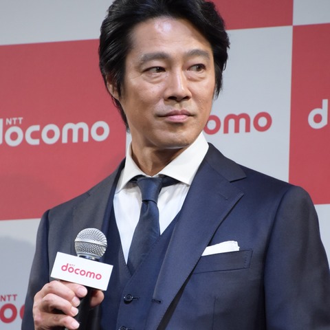 堤真一、4歳娘の子育てを語る 結婚後の芝居の変化も告白 画像