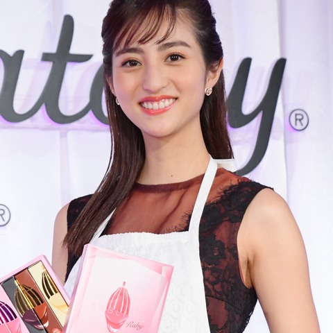 堀田茜、エプロン姿で「恥ずかしい」と悲鳴!25歳になり恋愛に焦りも? 画像