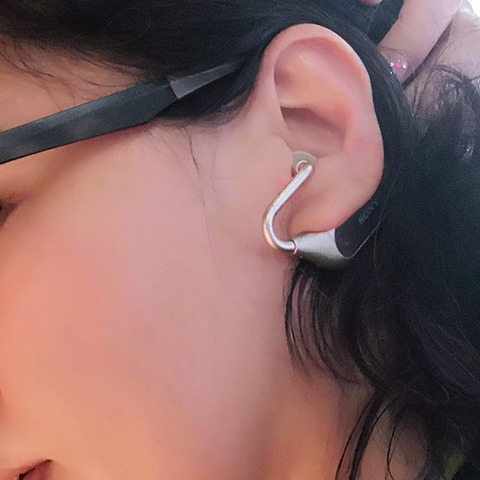 【デジージョ レポート】音楽が後頭部から聞こえる!? 周囲の音と共存できる「Xperia Ear Open-style CONCEPT」 画像