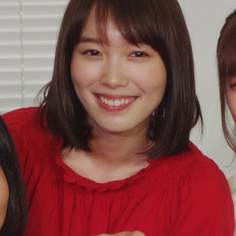 飯豊まりえ、ファースト写真集を語る「こんなに露出したことない」 画像