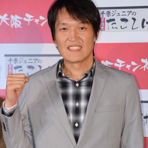 千原ジュニア、2ヵ月の長男が芸人を目指すなら「せいじの息子とコンビを組ますしかない」 画像
