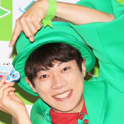 横山だいすけ、子どもたちの“おもちゃとのお別れ”を笑顔でサポート! 画像