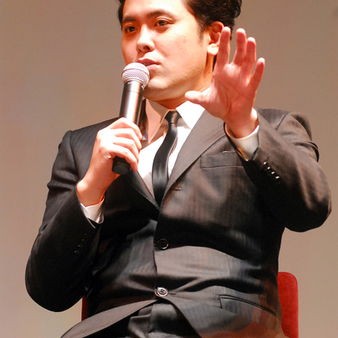 賀来賢人、俳優・有田哲平を絶賛?「何本も連ドラ主演やってる風格」 画像