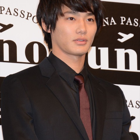 野村周平、舞台挨拶中の暴挙…広瀬すずにいきなりプロポーズ 画像