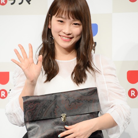 川栄李奈、浜野謙太からの誕生日プレゼントに歓喜……人生最多の「おめでとう」 画像
