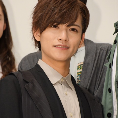 藤田富、ガチャピン&ムックの誕生日プレゼントに大興奮「幸せそうな顔をしている」 画像