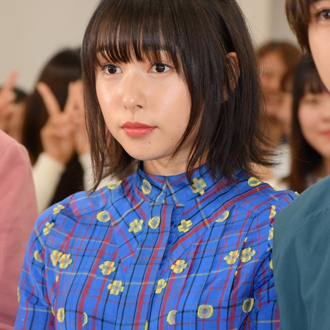 桜井日奈子、女子大にサプライズ出演!黄色い大歓声に圧倒される 画像