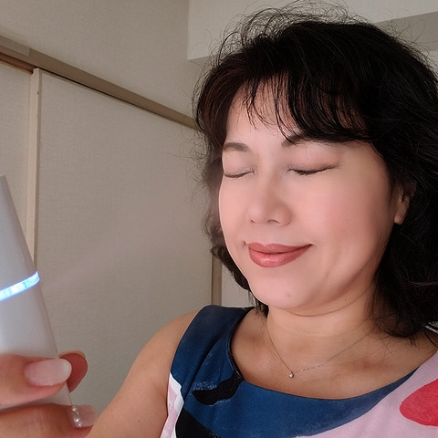 【デジージョ レビュー】持って美顔器、置いて加湿器……使い方自由なBreettの「ミスト補水美顔器」 画像