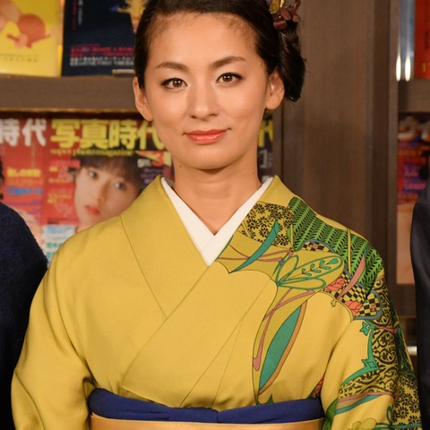 尾野真千子、小澤征悦の“未婚”理由を分析「会話が印象に残らない」 画像