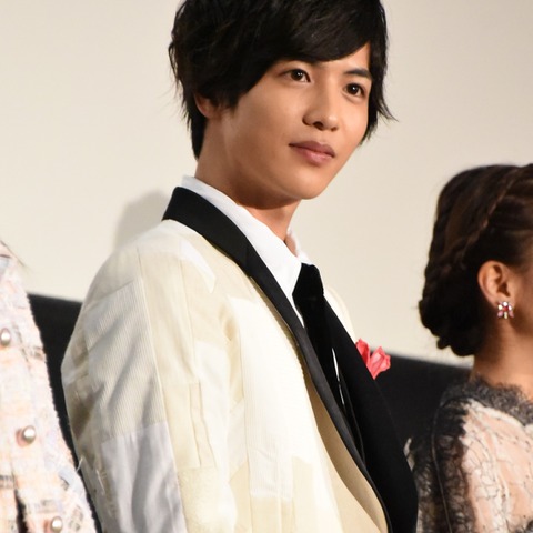 志尊淳、“可愛さ”は「自分の武器」!上目遣いに原田泰造も興奮 画像