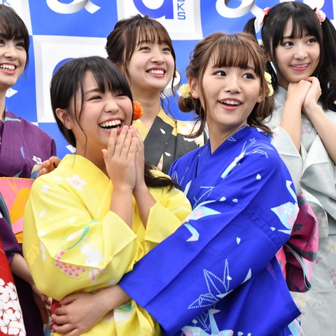 大原優乃が浅川梨奈の「なでなで」に歓喜、初のグラビア共演のエピソードを明かす 画像