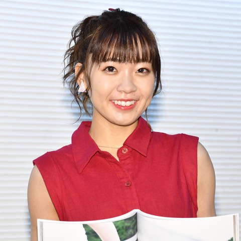 『ラブライブ!サンシャイン!!』の斉藤朱夏、初挑戦の水着撮影は「ちゅうちょなく」 画像