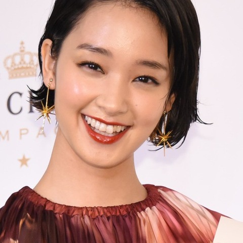 剛力彩芽、20代前半から自分に危機！本当の自分は「真っ暗です」 画像