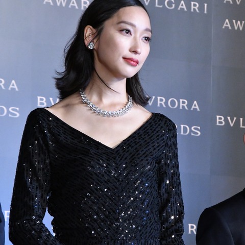 杏、ロングドレスから美脚チラリ…「存在の美しさ」を絶賛 画像