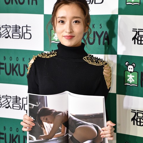 梅田彩佳「お尻をいっぱい見せようと思った」、1st写真集でオトナSEXYな熟成ボディを大胆露出 画像