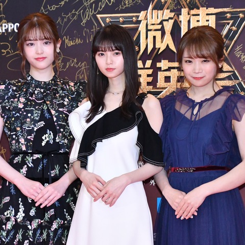 乃木坂46齋藤飛鳥&松村沙友理&秋元真夏、エレガントなドレス姿でレッドカーペットに登場 画像