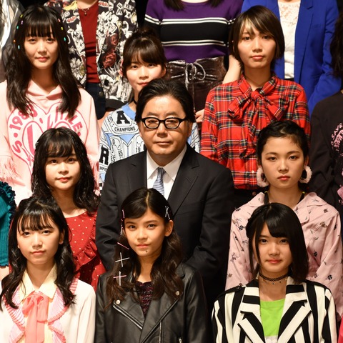 秋元康「夢を見る原石を集めて…」、ガールズバンド「ザ・コインロッカーズ」がお披露目 画像