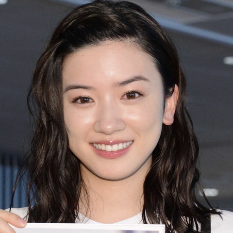 永野芽郁、なかやまきんに君と憧れの初対面で大号泣!ハグされ感激 画像