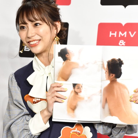 アイドル卒業の宮崎理奈、ハプニングで“全裸撮影”「泡でぬるぬるになってしまって……」 画像