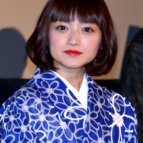 安達祐実、母親と15年ぶり共演!不仲説は否定 画像