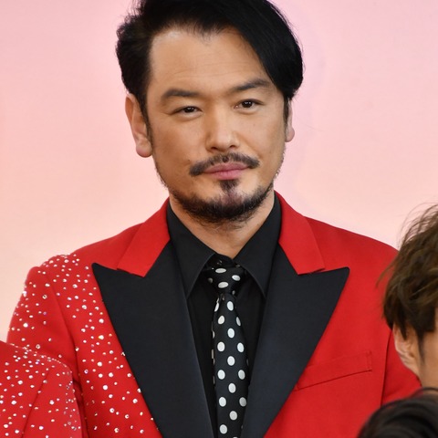 純烈・小田井、思わず涙「1人いない状態で続けるのは辛い」 画像
