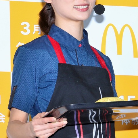 朝日奈央、学生以来の“制服姿”を披露し「テンションが上がっています!」 画像