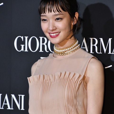 剛力彩芽、アルマーニのファッションショーに登場!前澤社長との交際順調!? 画像