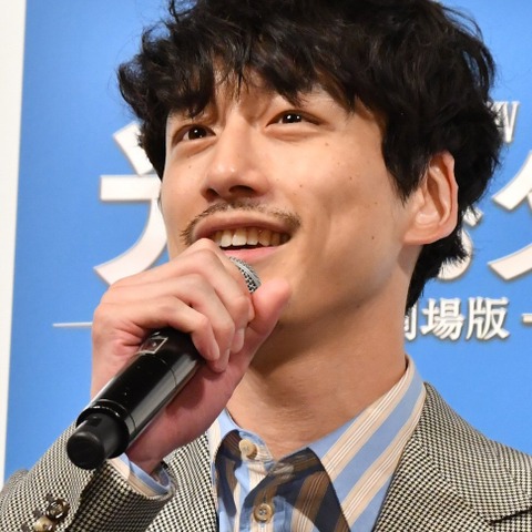 坂口健太郎、筋トレに激ハマリ!噛みつきたくなる体にしてくれとオーダー 画像