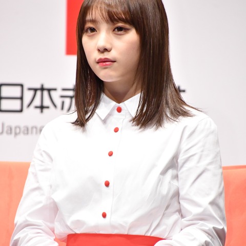 乃木坂46与田祐希、センター抜擢の重圧を回顧……2か月で体重8キロ減 画像