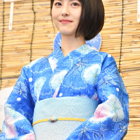 浜辺美波、浴衣姿で登場!北村匠海も「日本一青が似合う」と絶賛 画像