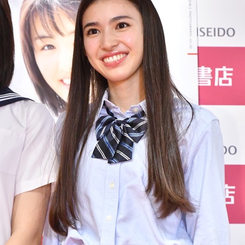 長見玲亜、1st写真集で大胆ビキニ姿を披露も「恥ずかしいとかはあまりなかったです」 画像