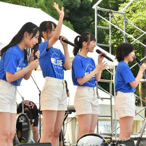 STU48発のガールズバンド「青い向日葵」、TIF2019の野外会場でパフォーマンス「この光景がすごいな」 画像