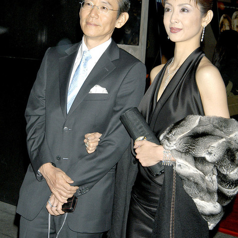 周防正行監督、妻・草刈民代と自宅デートでピンク映画「変態家族」を鑑賞 画像