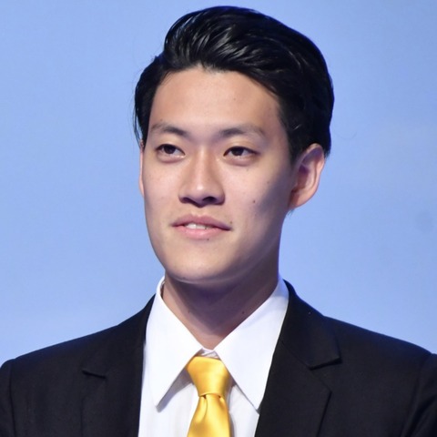 霜降り・粗品、小栗旬と初共演!顔まねネタの公認受ける 画像