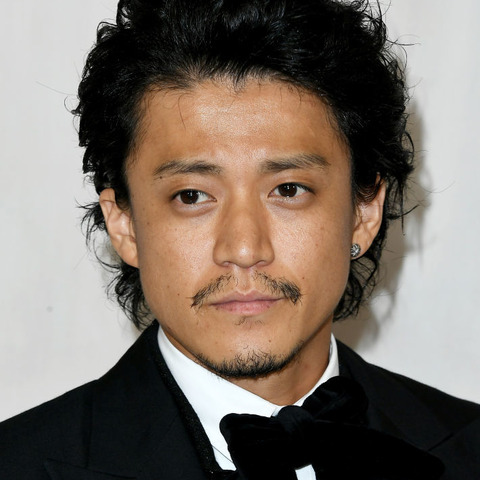 小栗旬、映画『人間失格』太宰治の役作りで16キロ減量! 画像