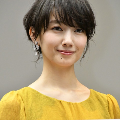 波瑠、温泉で衝撃事件!湯船から出たら男性が入ってきた……「お互いあらわ」 画像