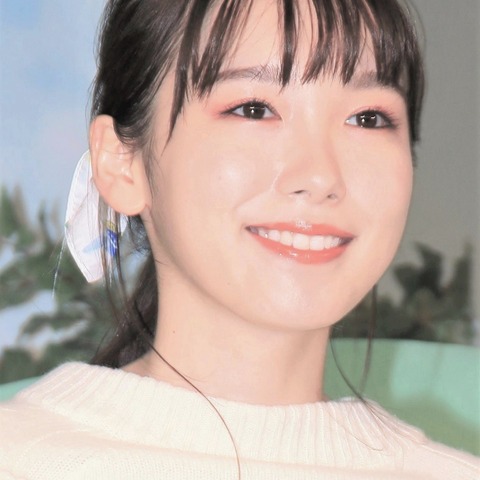 飯豊まりえ、恋愛感明かす「根が明るい方と“野放し”がいいですね」 画像