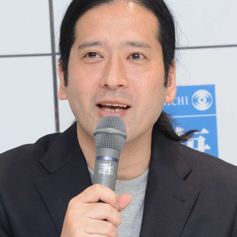 ピース又吉、相方・綾部の近況報告「ベトナム人の熟女と……」 画像